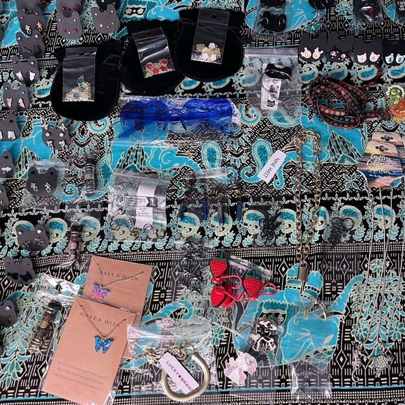 ✨ Mystery Jewelry Bundle – 20 Items ✨ - Picture 5 of 10